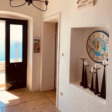 Holiday home Crna Punta Koromacno